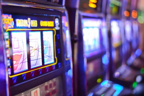 Push Gaming slot game interface showing reels and paytable